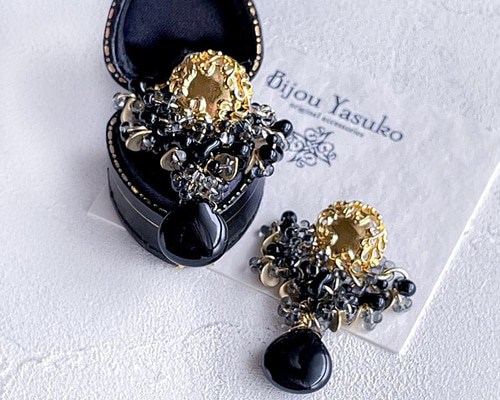 ヴィンテージ ボタン ピアス・イヤリング 黒 天然石 オニキス