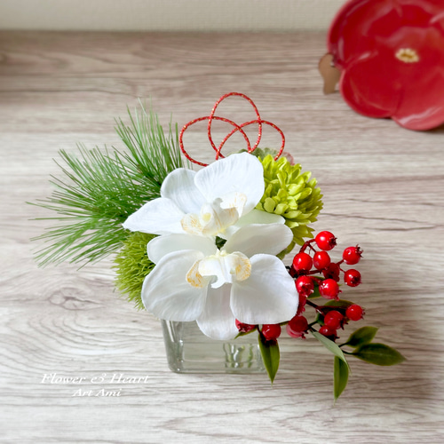再販＊お正月2026 華やか胡蝶蘭と南天のアレンジ 枯れない花 人工水