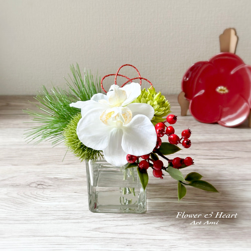 再販＊お正月2026 華やか胡蝶蘭と南天のアレンジ 枯れない花 人工水