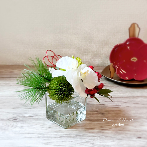 再販＊お正月2026 華やか胡蝶蘭と南天のアレンジ 枯れない花 人工水