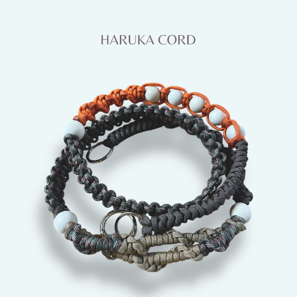 ショルダーストラップ　スマホストラップ　パラコード　ミックス編み　ウッドビーズ　ナスカン取付可