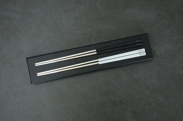 【刻印・名入れ】ステンレスのペアお箸♦︎結婚祝い♦︎出産祝い♦SUS304♦︎夫婦箸♦︎ブラック＆ホワイト 7枚目の画像