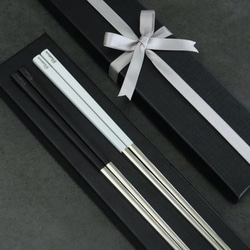 【刻印・名入れ】ステンレスのペアお箸♦︎結婚祝い♦︎出産祝い♦SUS304♦︎夫婦箸♦︎ブラック＆ホワイト 5枚目の画像