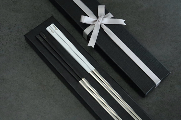 【刻印・名入れ】ステンレスのペアお箸♦︎結婚祝い♦︎出産祝い♦SUS304♦︎夫婦箸♦︎ブラック＆ホワイト 5枚目の画像