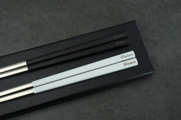 【刻印・名入れ】ステンレスのペアお箸♦︎結婚祝い♦︎出産祝い♦SUS304♦︎夫婦箸♦︎ブラック＆ホワイト 6枚目の画像