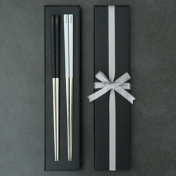 【刻印・名入れ】ステンレスのペアお箸♦︎結婚祝い♦︎出産祝い♦SUS304♦︎夫婦箸♦︎ブラック＆ホワイト 8枚目の画像