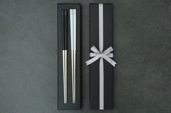 【刻印・名入れ】ステンレスのペアお箸♦︎結婚祝い♦︎出産祝い♦SUS304♦︎夫婦箸♦︎ブラック＆ホワイト 8枚目の画像