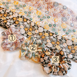お洒落カラーのお花シュシュ♡インド刺繍リボン♡ヘアゴム シュシュ　 2枚目の画像