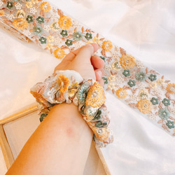 お洒落カラーのお花シュシュ♡インド刺繍リボン♡ヘアゴム シュシュ　 6枚目の画像