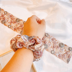 お洒落カラーのお花シュシュ♡インド刺繍リボン♡ヘアゴム シュシュ　 4枚目の画像