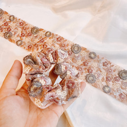 お洒落カラーのお花シュシュ♡インド刺繍リボン♡ヘアゴム シュシュ　 3枚目の画像