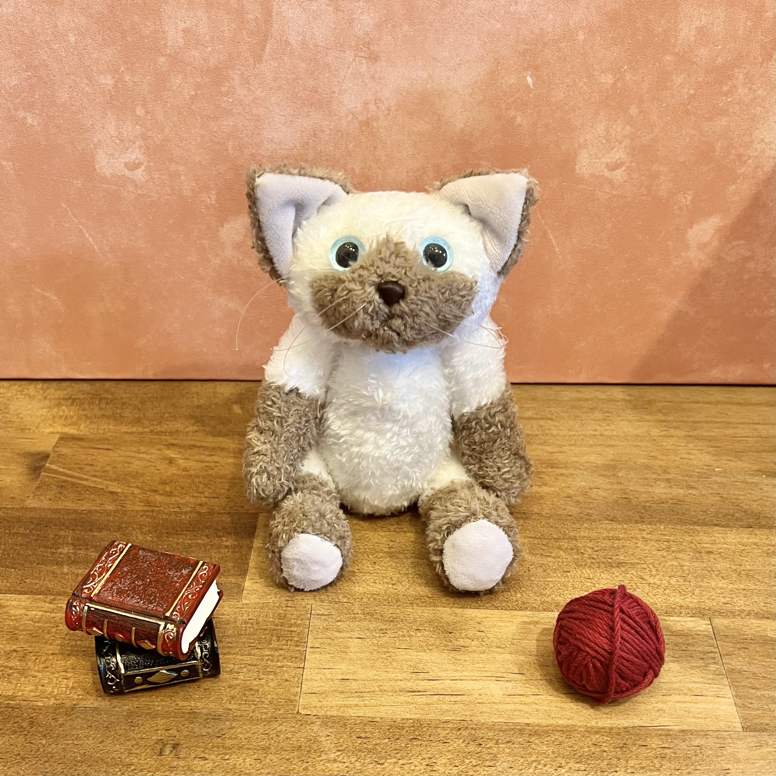 シャム猫　猫のぬいぐるみ　ぬいねこ