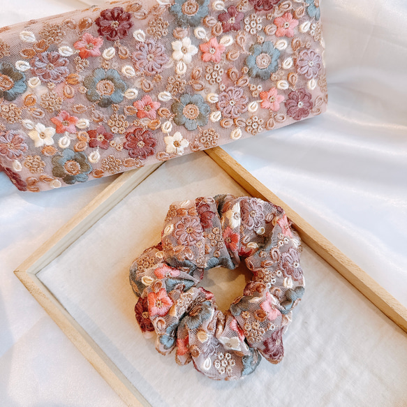 インパクト大のお花シュシュ♡インド刺繍リボン♡ヘアゴム シュシュ　 6枚目の画像