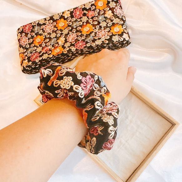 インパクト大のお花シュシュ♡インド刺繍リボン♡ヘアゴム シュシュ　 5枚目の画像