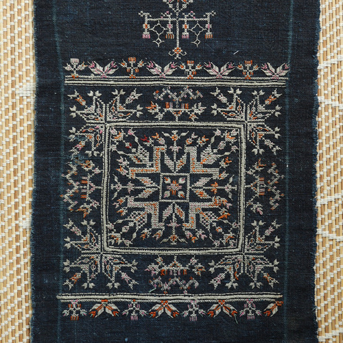 アンティーク刺繍布｜ミャオ族（苗族）伝統手仕事・平刺繍・植物文様