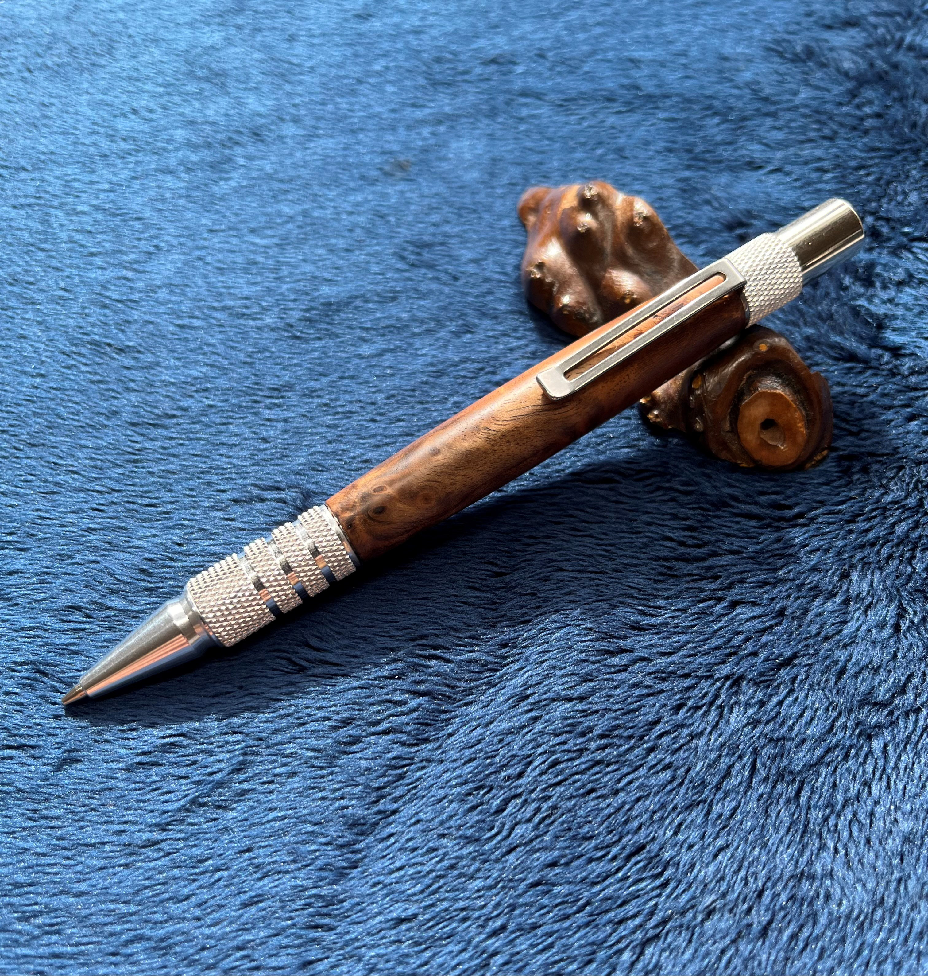 木のシャープペン　No，４　トチ（瘤杢）