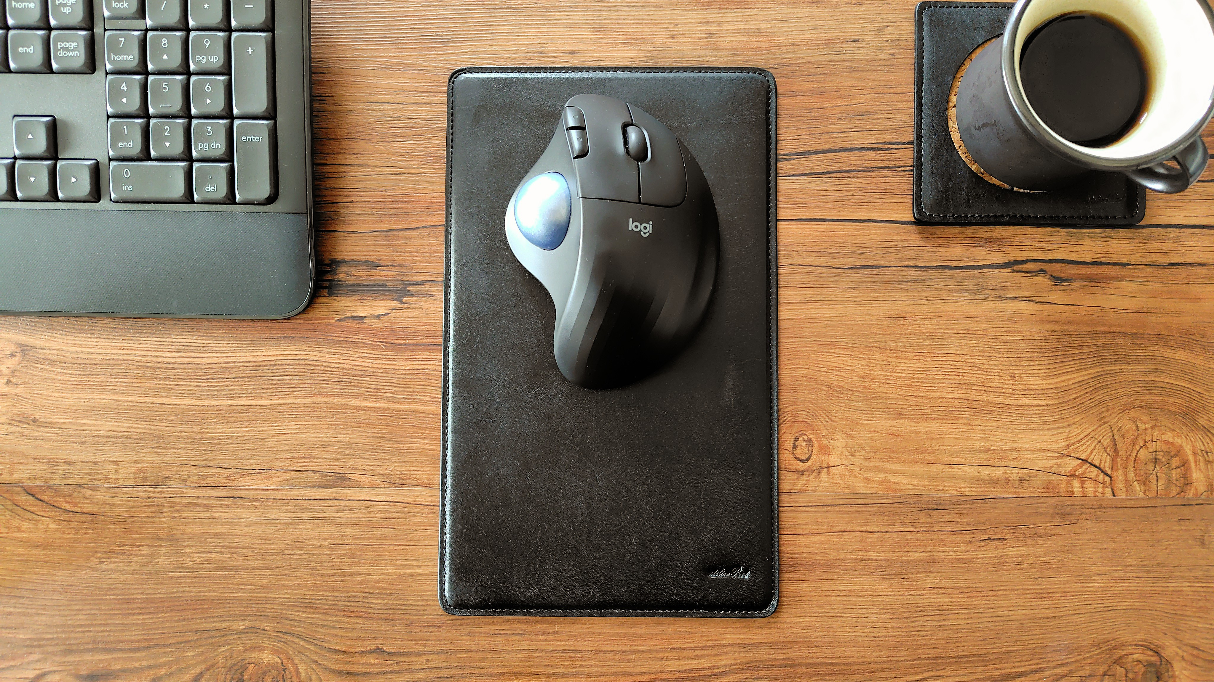 【本革マウスパッド】シックなブラックでデスクを格上げ◆名入れ刻印可◆ギフトに最適