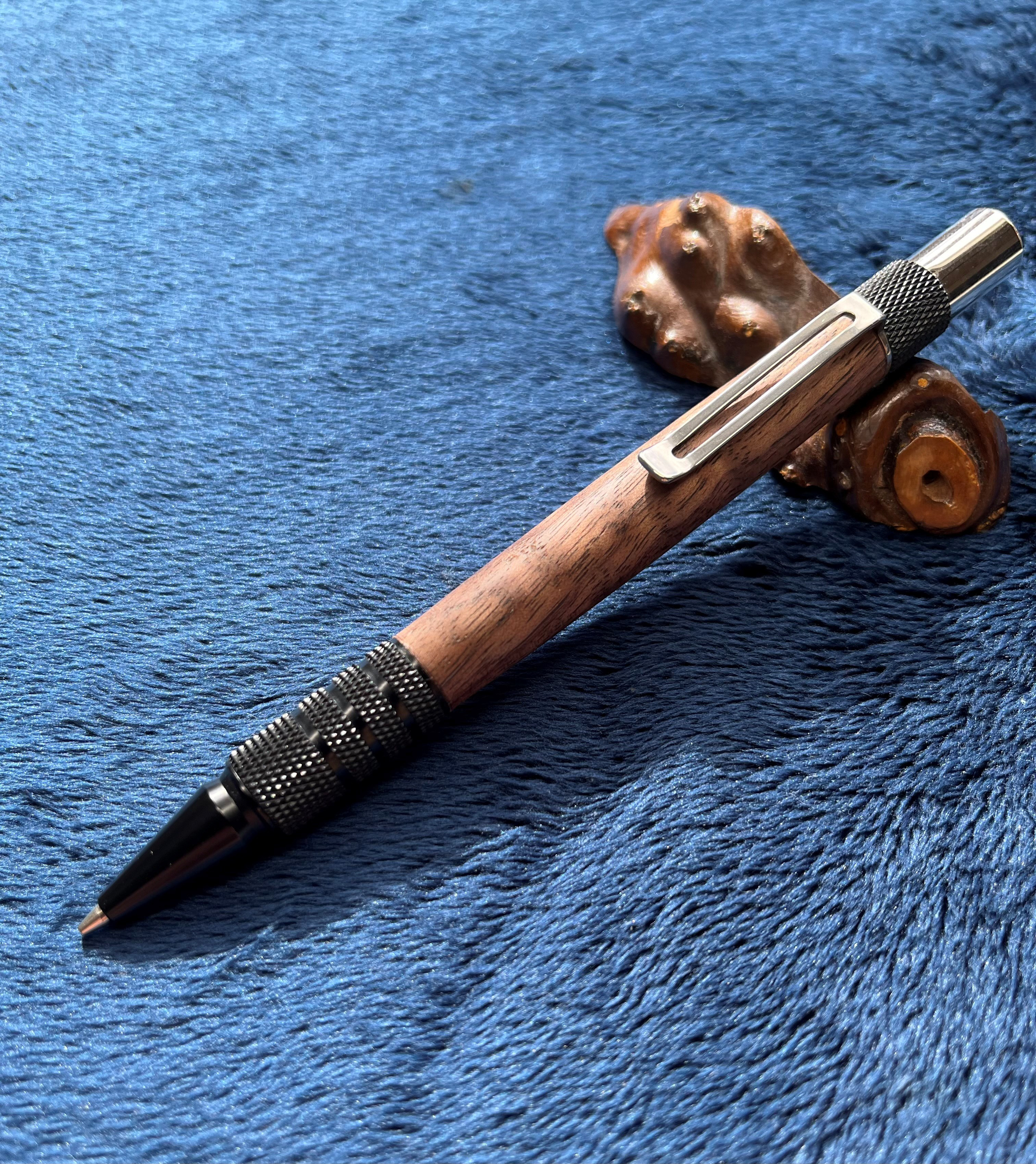 木のシャープペン　No,３　ウォールナット（杢）