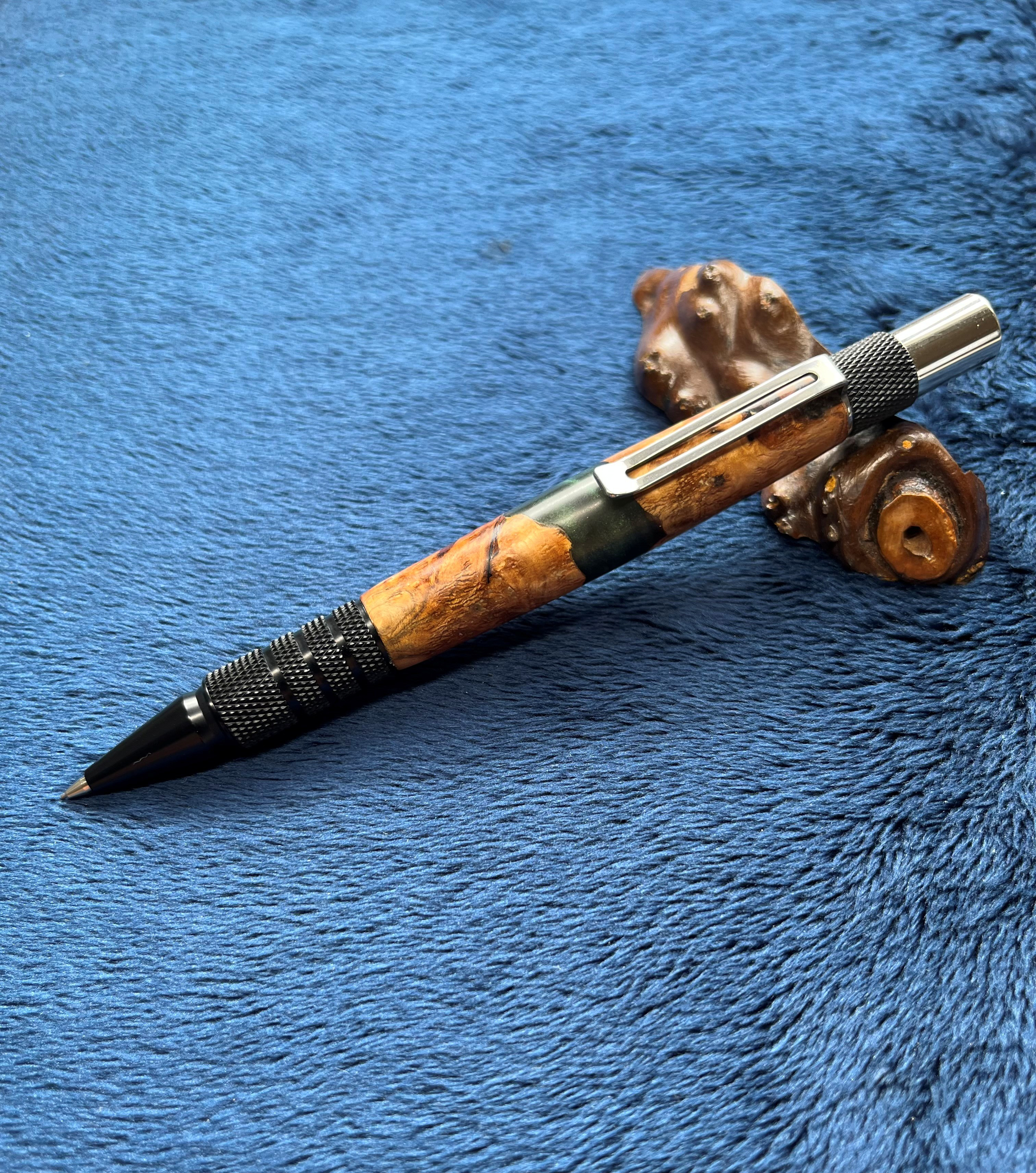 木のシャープペン　No,８　瘤杢＆レジン（カバ・ふかみどり）