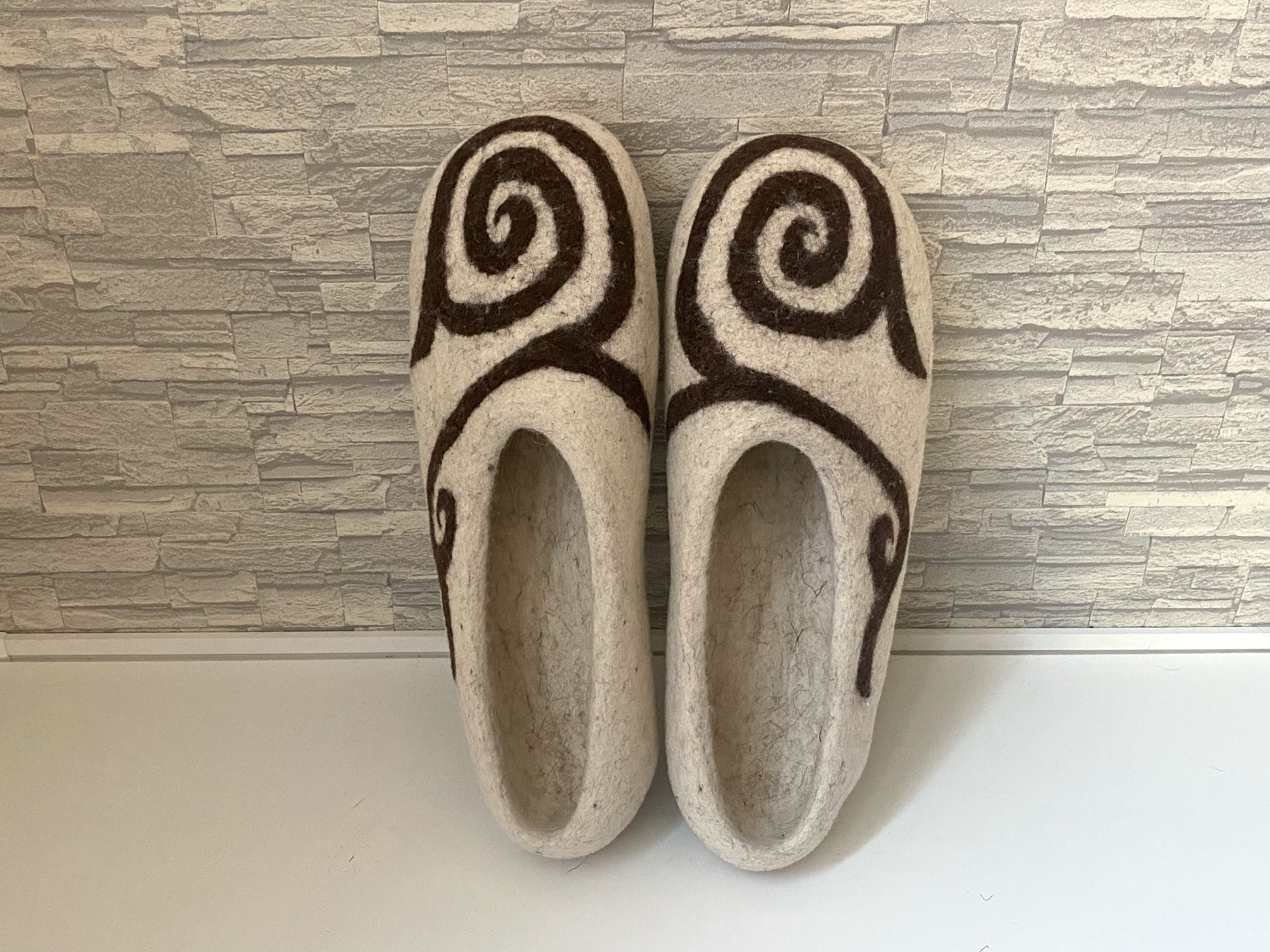 【男性用】羊毛フェルト ルームシューズ（オイモ・28.5〜29cm）