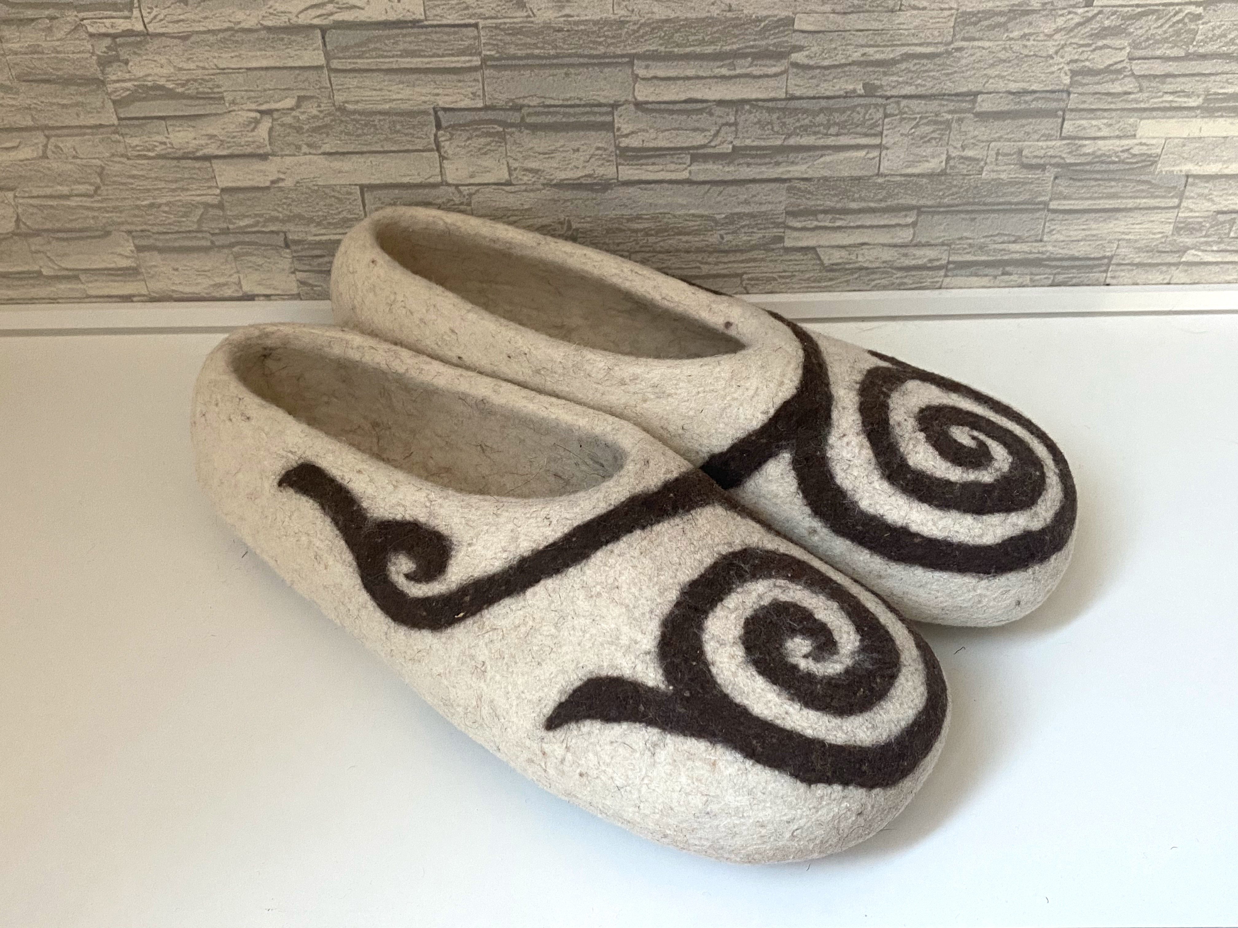 【男性用】羊毛フェルト ルームシューズ（オイモ・28.5〜29cm）