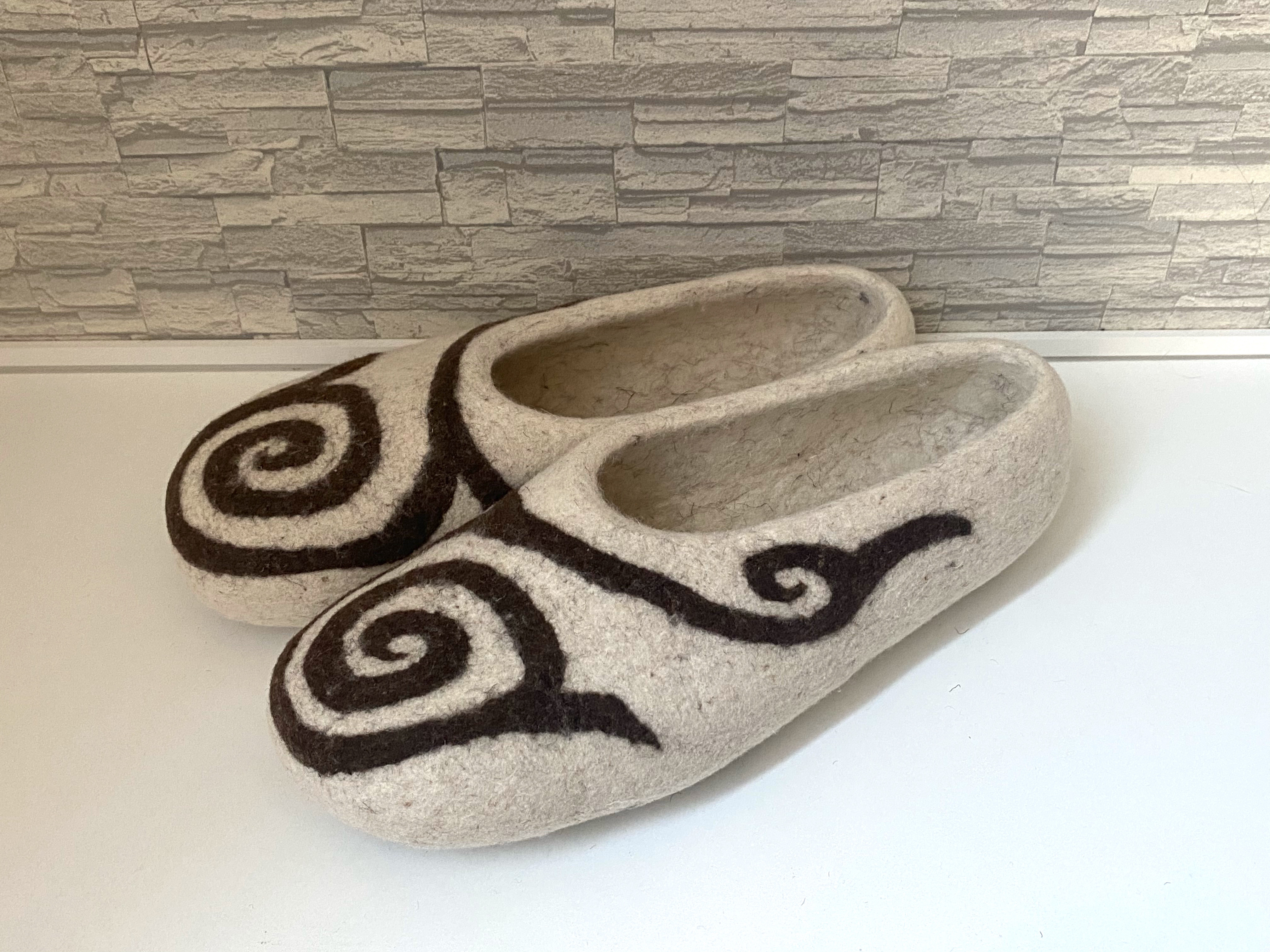 【男性用】羊毛フェルト ルームシューズ（オイモ・28.5〜29cm）