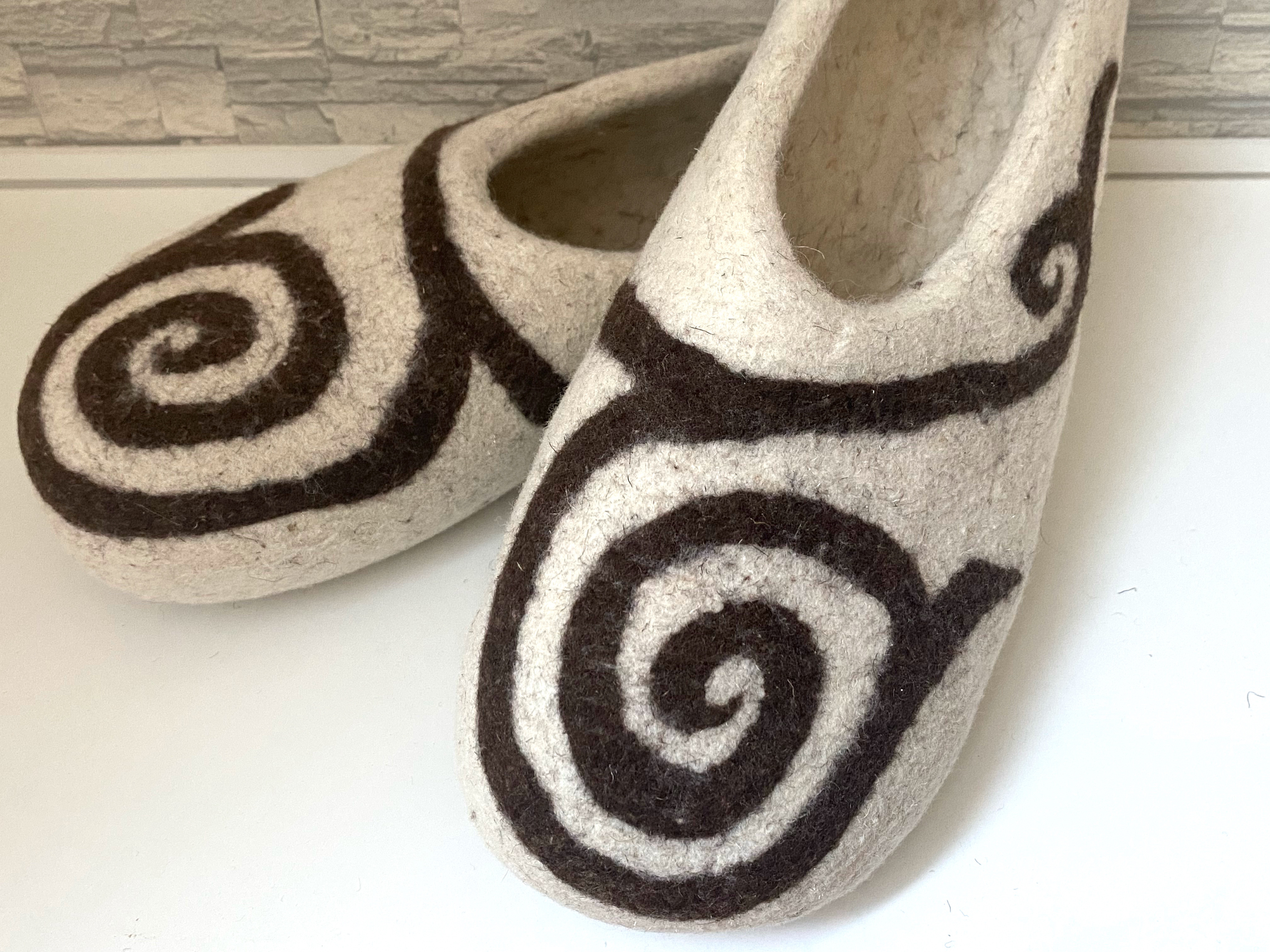 【男性用】羊毛フェルト ルームシューズ（オイモ・28.5〜29cm）