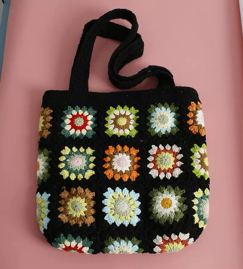 手作り 毛糸 かぎ針編み ニートショルダーバッグ トートバッグ【グラニースクエア｜四角モチーフ｜27枚のパネル拼接】1点