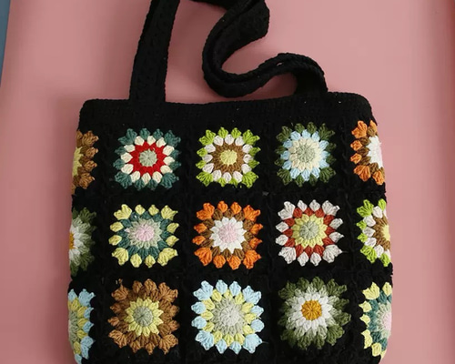 手刺繍　グラニー&amp;ショルダーバック こんばんは〜😆❤️やっと出来た❣️ グラニーモチーフ編みの