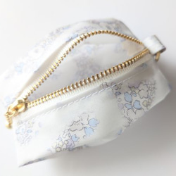 ★新商品★　携帯用ペーパーナプキンケース　ペーパーハンカチ　リバティラミネート　ベッツィアングラフィティ 6枚目の画像