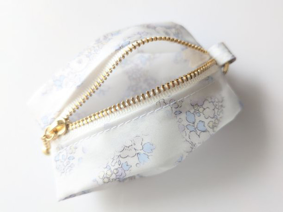 ★新商品★　携帯用ペーパーナプキンケース　ペーパーハンカチ　リバティラミネート　ベッツィアングラフィティ 6枚目の画像