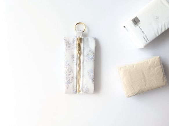 ★新商品★　携帯用ペーパーナプキンケース　ペーパーハンカチ　リバティラミネート　ベッツィアングラフィティ 1枚目の画像