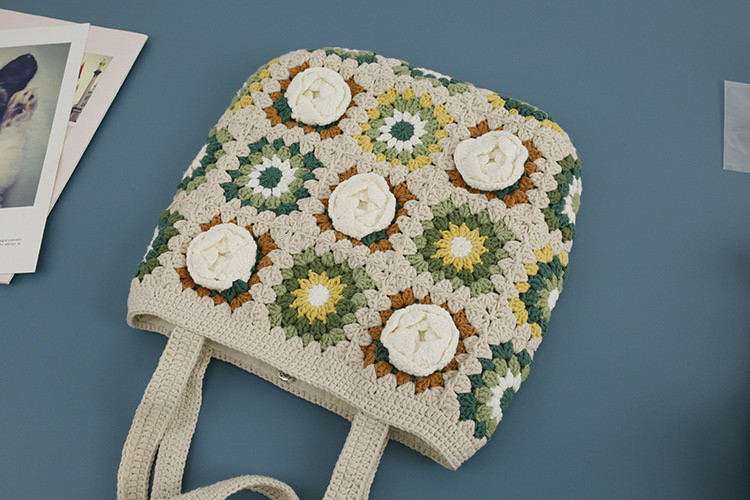 手作り 毛糸 かぎ針編み ニートショルダーバッグ トートバッグ【椿柄｜グラニースクエア｜27枚のパネル拼接｜F】1点