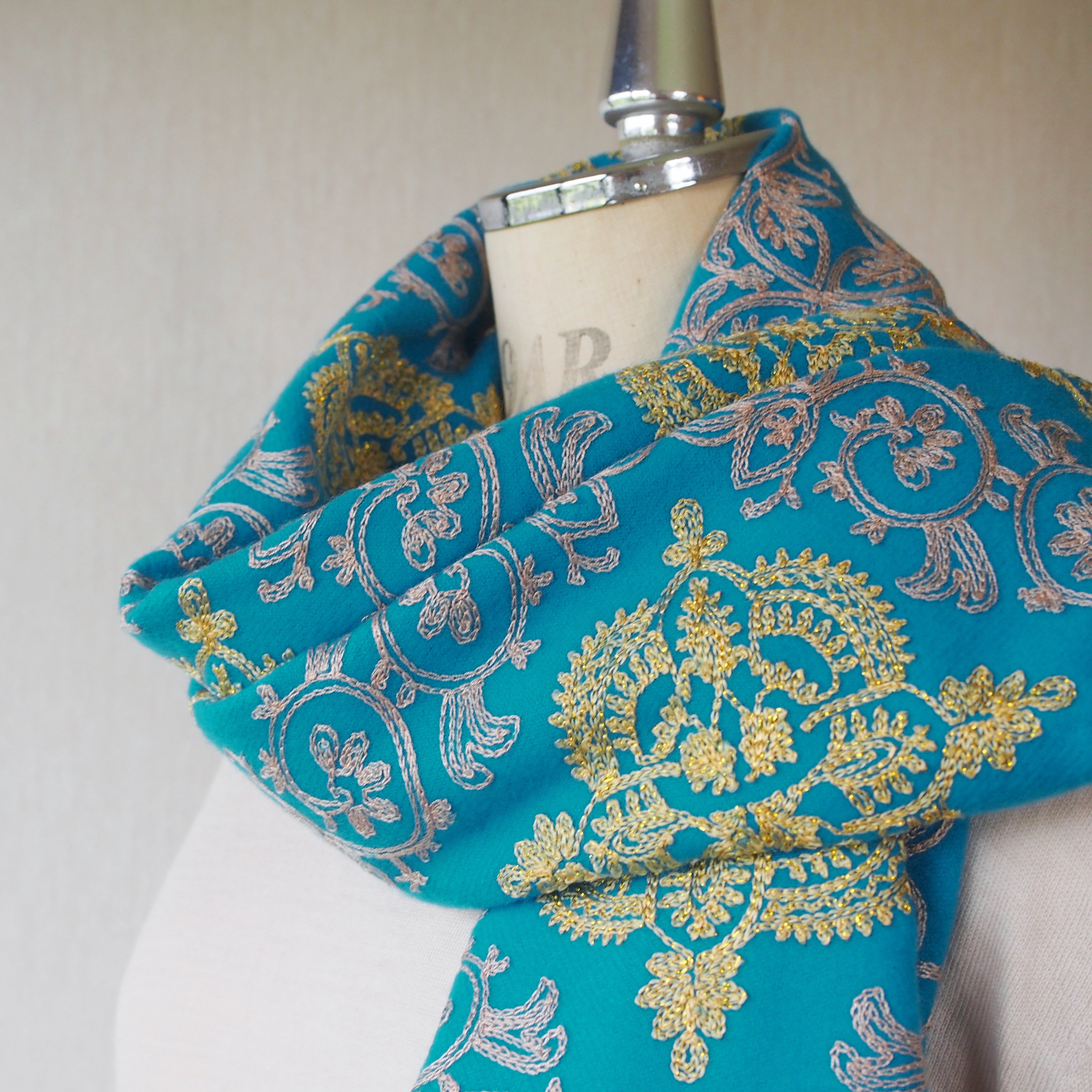 【豪華で繊細な刺繍】ブランケットショール・クローバー柄TR