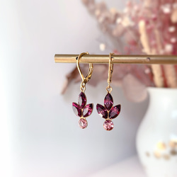 西ドイツのヴィンテージグラスカボションとオーストリア製クリスタルのピアス or イヤリング 1枚目の画像