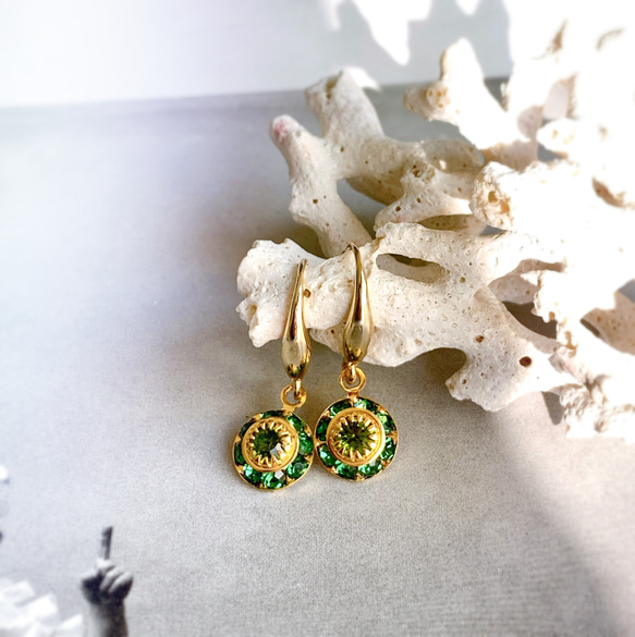 オーストリア製クリスタルのラウンドドロップピアス／イヤリング 2枚目の画像