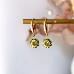 オーストリア製クリスタルのラウンドドロップピアス／イヤリング 1枚目の画像