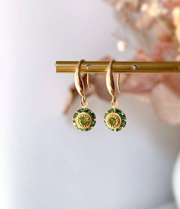 オーストリア製クリスタルのラウンドドロップピアス／イヤリング 1枚目の画像