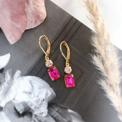 チェコグラスとオーストリア製クリスタルカボションのピアス-Fuchsia & Light Amethyste- 1枚目の画像