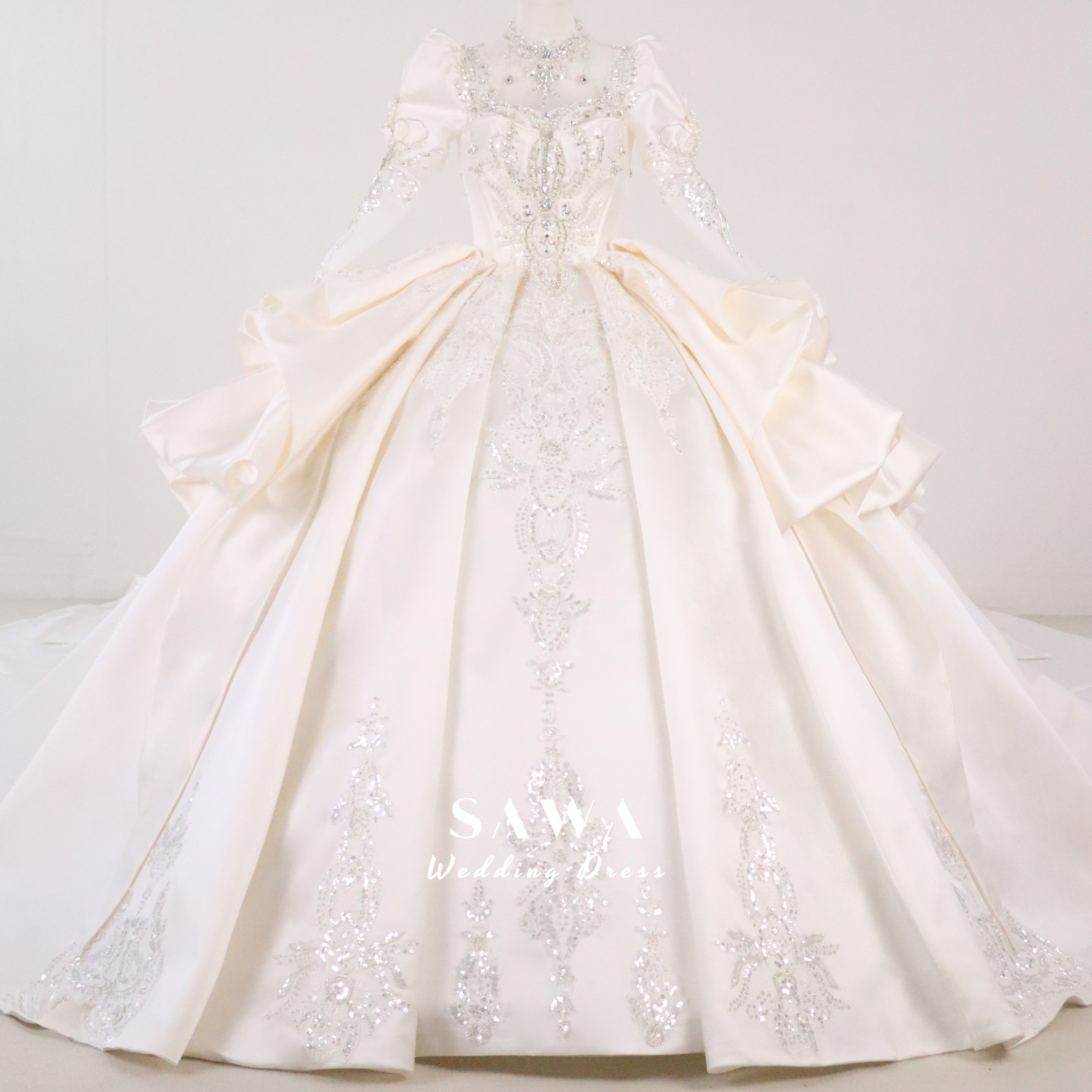 韓国風　パフスリーブ　スクエアネック　オフホワイト　高級サテン　バックリボン　ロングトレーン　ブライダルウエアー　結婚式