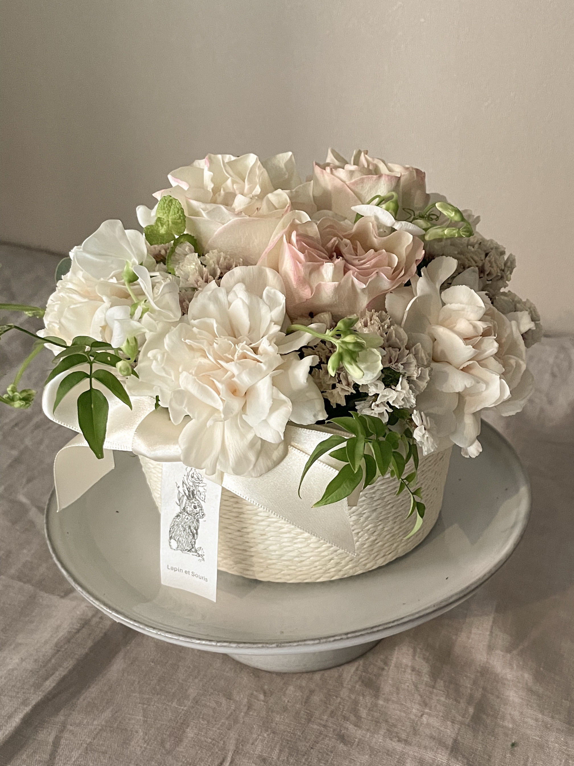 Pavlova Cake Arrangement ― 母の日に贈る、花のパブロワ ―