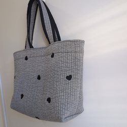 ✱受注制作✱ヌビバッグ Lサイズ /ヌビトートバッグ /ランチトート/ ライトグレー×ハート刺繍 2枚目の画像