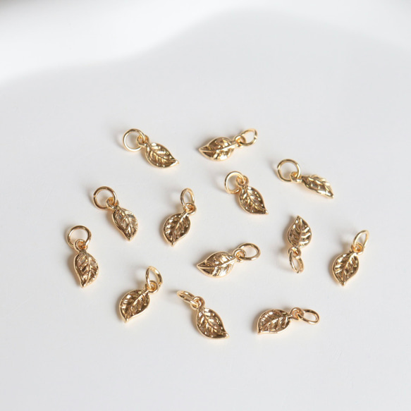 4個★14Kコーディング  5mm ×11mm リーフ　チャーム　ゴールド 10枚目の画像