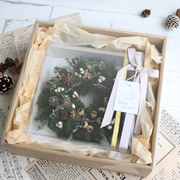 フレームクリスマスリース＊ナチュラル木の実とプリザーブド針葉樹 9枚目の画像
