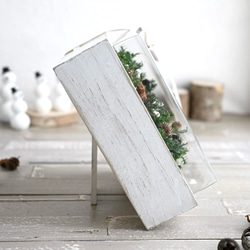 フレームクリスマスリース＊ナチュラル木の実とプリザーブド針葉樹 3枚目の画像