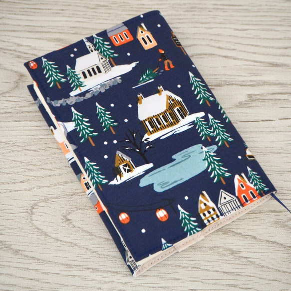 【文庫本】絵本のようなブックカバー★ゴムバンド栞付★手帳カバー★ライフルペーパー★クリスマス★冬の街並み 1枚目の画像