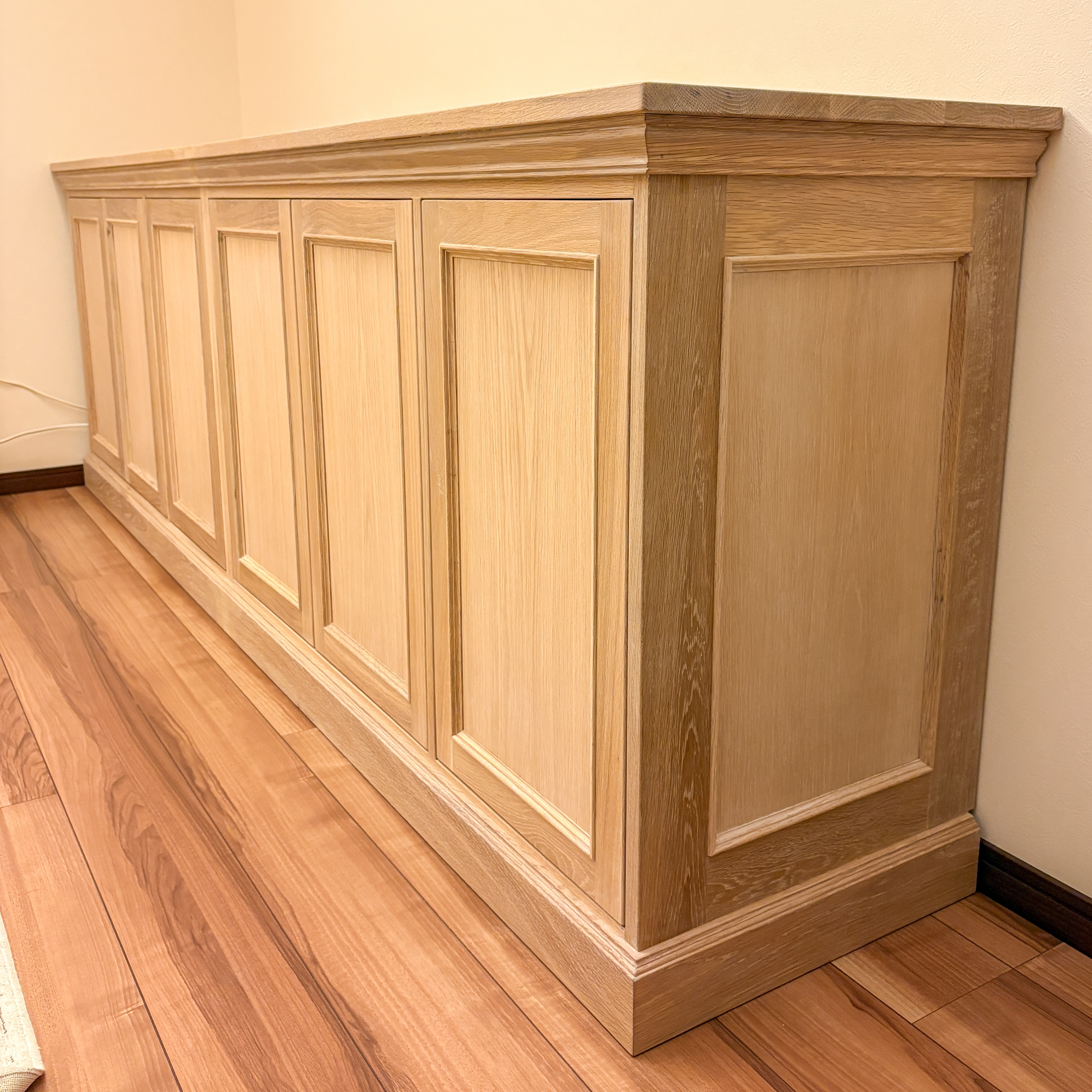 ホワイトオーク無垢材サイドボード W2600 輸入住宅向け壁面収納キャビネット＆チェスト オーダーメイド家具