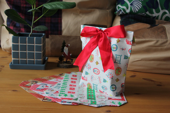 クリスマス用マチ付きラッピング袋　大きめ♪ 4枚入り 1枚目の画像