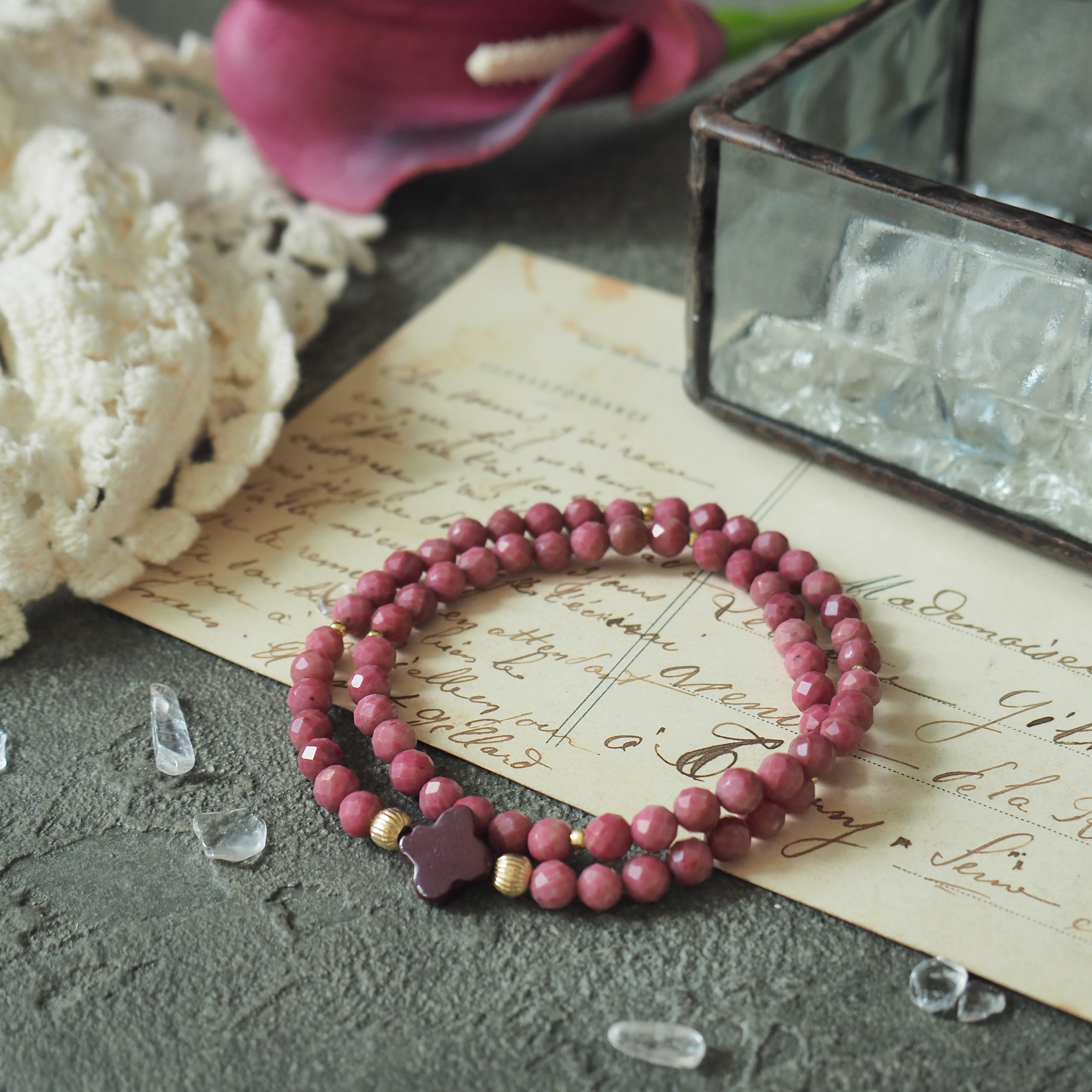 大切な人との絆を深め、積極的に前に進むことをサポートするムーアカイトとシリシャスシストの２連ブレスレット✨