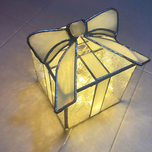 光るステンドグラスのプレゼントボックス｜キャンドルホルダー